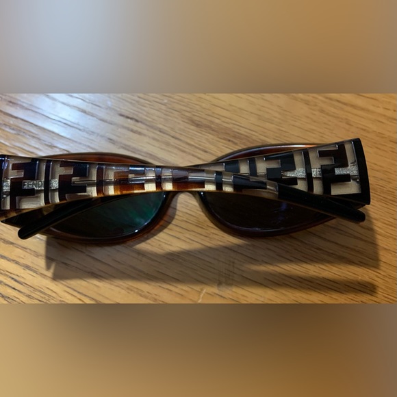 Vintage Fendi Tortoiseshell & Gold Logo Sunglasses Frames Mint Pre-Owned Cond - Picture 5 of 7